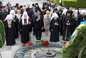 Laying-on of flowers ceremony