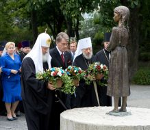 Laying-on of flowers ceremony