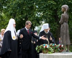 Laying-on of flowers ceremony