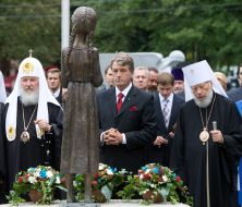 Церемонія покладання квітів