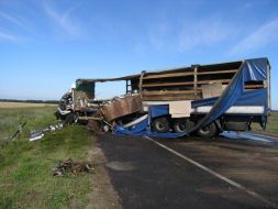 Разбитый грузовик