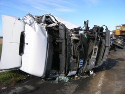 Разбитый грузовик