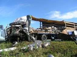 Разбитый грузовик