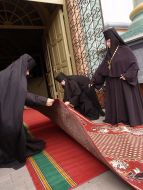 Nuns spread a carpet