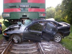 Разбитый автомобиль