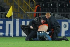 The militia employees detain FС “Shakhtyor” (Donetsk) fan