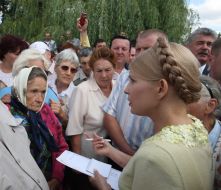 Yulia Timoshenko during meeting with the habitants of Mirgorod