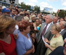 Yulia Timoshenko during meeting with the habitants of Mirgorod