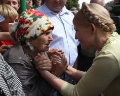 Yulia Timoshenko during meeting with the habitants of Mirgorod