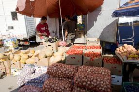 Vegetables salespeople