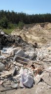 Мусор возле карьера