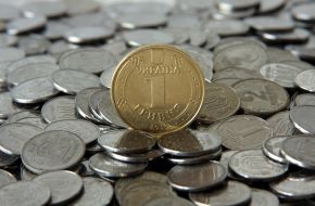 1 grivna coin among stivers