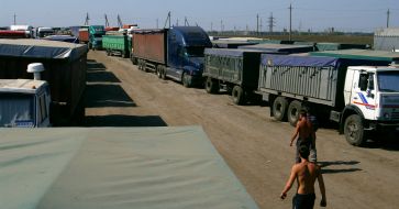 Trucks stand in line for unloading of grain