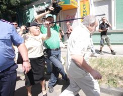 Участница акции протеста