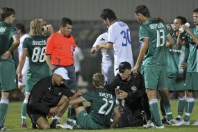 Doctors give medical help to Anatoly Kitsuta