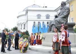 Laying-on of flowers to the monument of Grushevsky