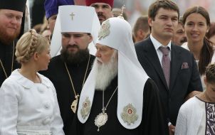 Festive parade participants