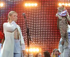 Юлия Тимошенко с белым тигренком