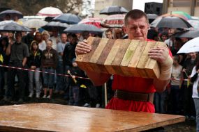 A sportsman executes exercise ”withholding of bricks”