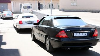Car ”Mercedes” with a registration number ”Alla”