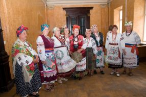 Women are in the Ukrainian national suits