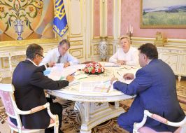 Aleksandr Shlapak, Viktor Yushchenko, Vera Ulyanchenko and Anatoliy Shapovalov