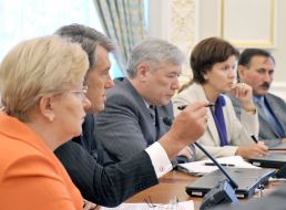 Vera Ulyanchenko, Viktor Yushchenko, Yuriy Yekhanurov and Marina Stavniychuk