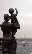Скульптура ”Жена моряка”