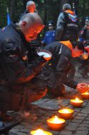 Polish bikers kindle candles