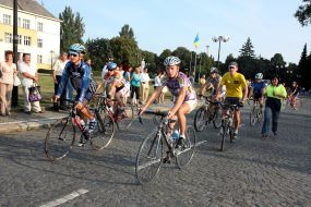 Cycle race participants