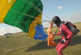 Parachute jumper