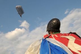 Parachute jumper
