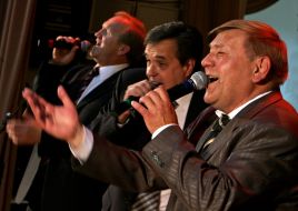 Participants of vocal trio