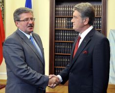 Bronislaw Komorowski and Viktor Yushchenko