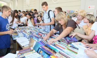 Buyers examine books