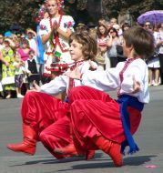 Children are in the Ukrainian national suits