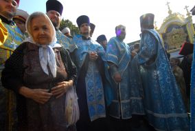 Priests carries Pochaev Icon of the Mother of God