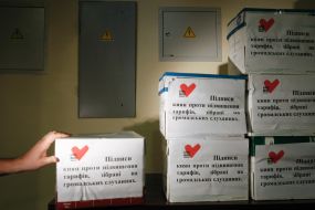 Boxes with the signatures of Kiev residents against the increase of tariffs