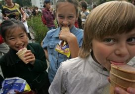 Children eat an ice-cream
