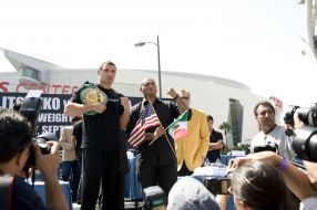 Vitaliy Klichko and Chris Arreola