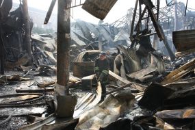 Пожар на вещевом рынке