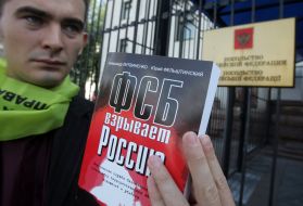 Участник акции ”День памяти жертв ФСБ”