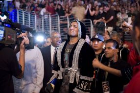 Крис Арреола