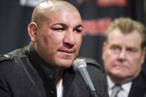 Крис Арреола