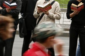 “Book fever” social-mob participants