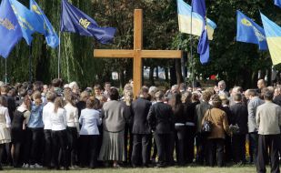 Церемонія відкриття відновленого Пам’ятного хреста