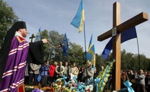 Священнослужитель