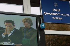 Live broadcast of auction