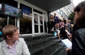 Live broadcast of auction