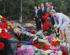 Wreath-flowers ceremony